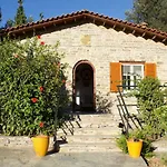 Poline Traditional House With Garden & Sea In 0 Distance شقة