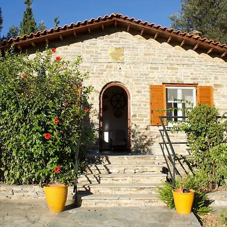Poline Traditional House With Garden & Sea In 0 Distance 아파트